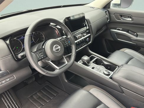 Used 2024 Nissan Pathfinder SL AWD/4WD image 12