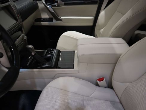 Used 2020 Lexus GX 460 Premium w/ Premium Package AWD/4WD image 38