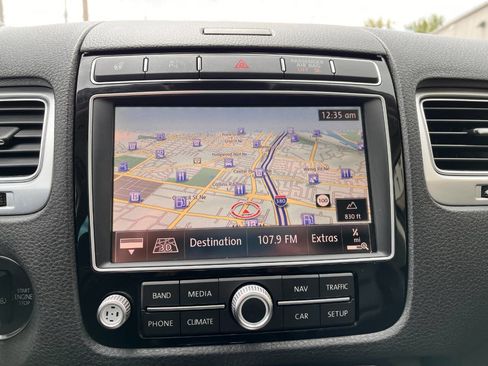 Used 2016 Volkswagen Touareg Executive AWD/4WD image 13