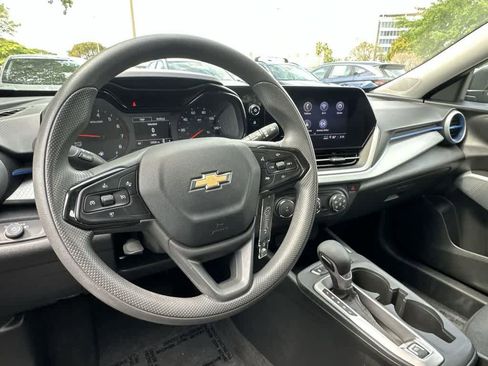 Used 2025 Chevrolet Trax LS FWD image 13