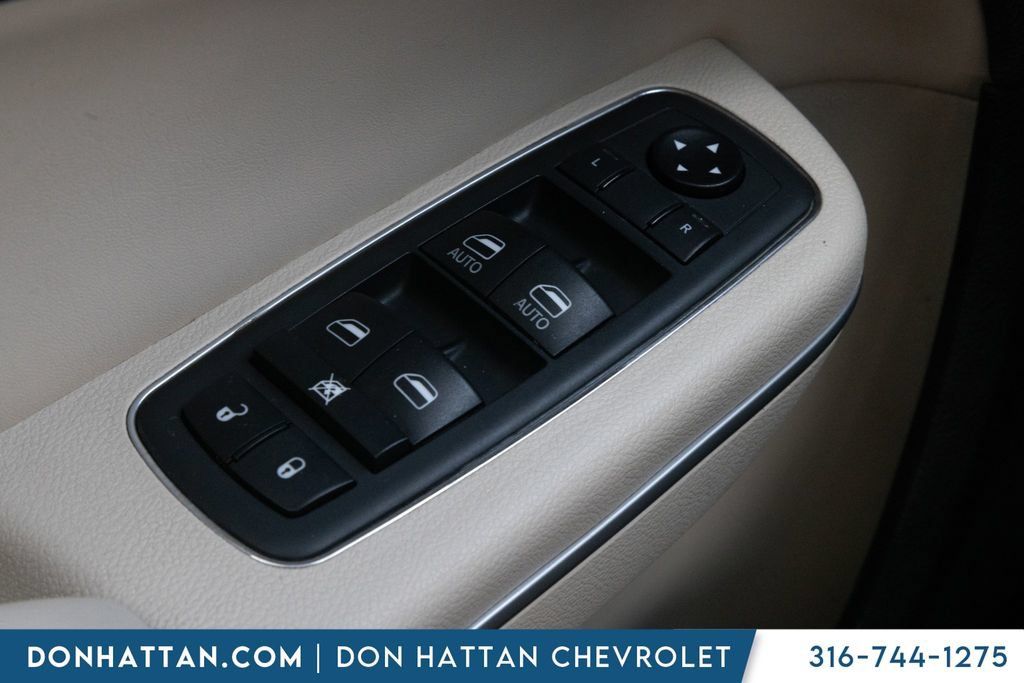 Used 2020 Chrysler 300 Touring w/ Driver Convenience Group RWD image 15