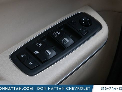 Used 2020 Chrysler 300 Touring w/ Driver Convenience Group RWD image 15