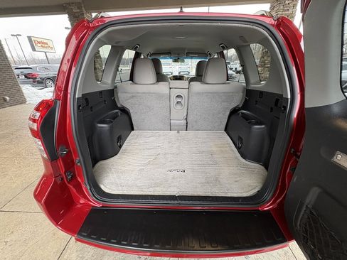 Used 2011 Toyota RAV4 image 26