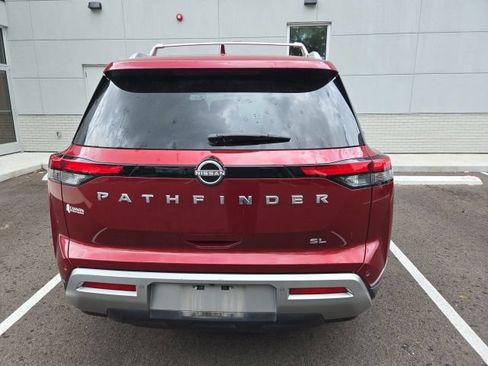 Used 2023 Nissan Pathfinder SL FWD image 4