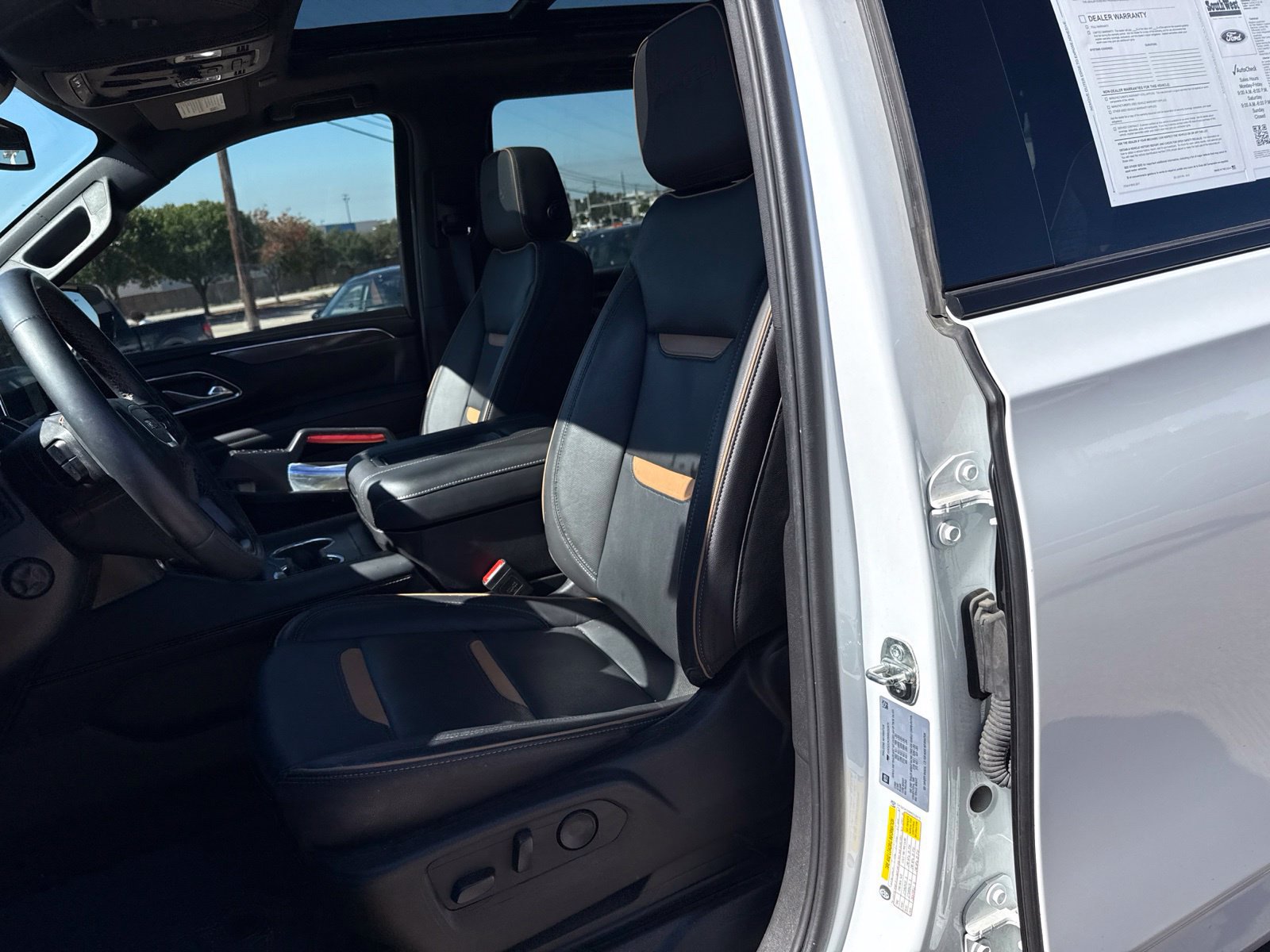 Used 2024 GMC Yukon AT4 w/ AT4 Premium Plus Package AWD/4WD image 13
