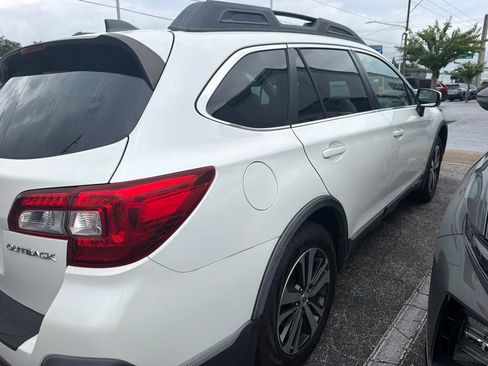 Used 2019 Subaru Outback 2.5i Limited w/ Popular Package #2 AWD/4WD image 4