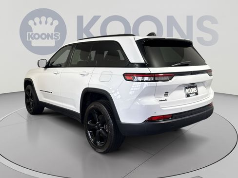 Used 2023 Jeep Grand Cherokee Altitude AWD/4WD image 4
