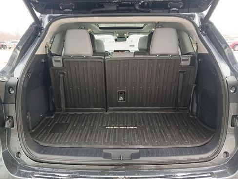 Used 2020 Toyota Highlander Platinum image 18