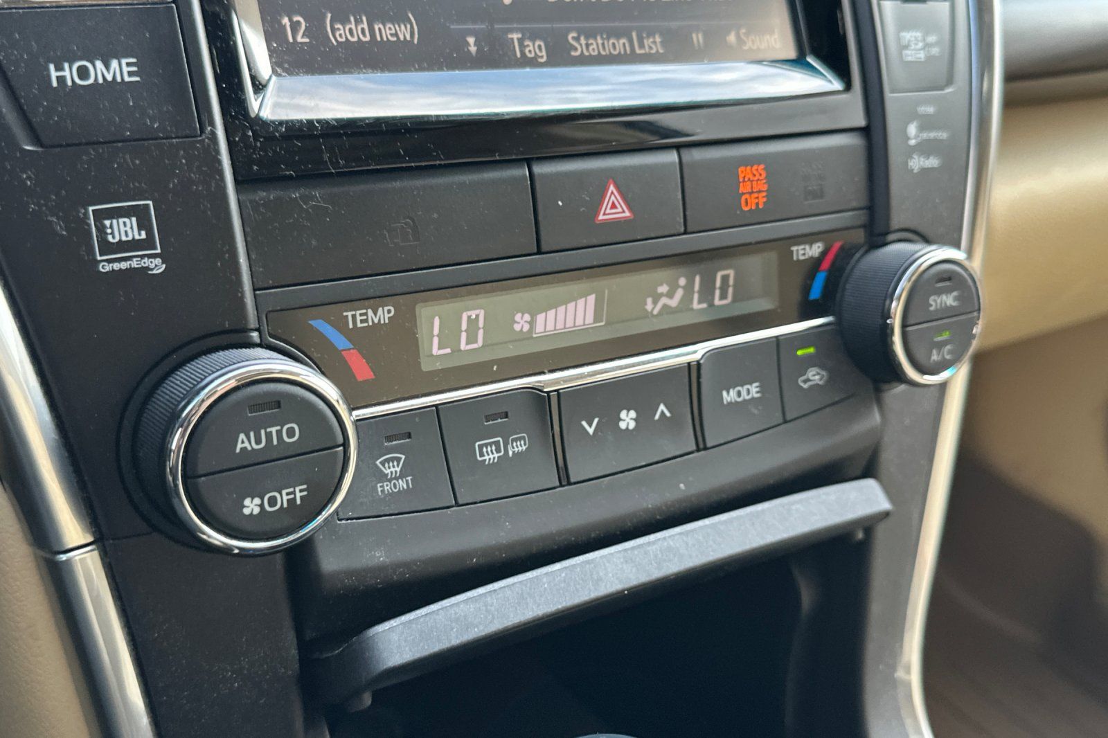 Used 2015 Toyota Camry XLE FWD image 30