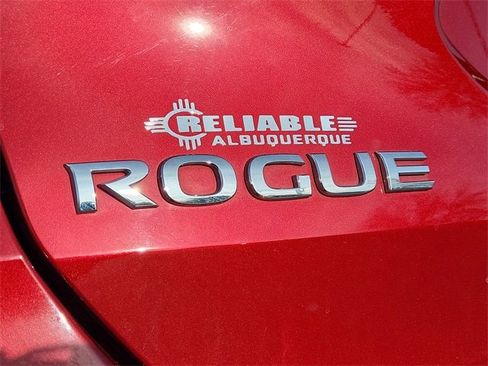 Used 2018 Nissan Rogue SV image 28