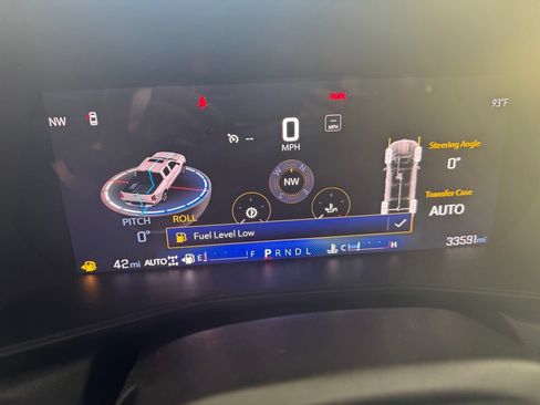Used 2025 Chevrolet Colorado Trail Boss AWD/4WD image 4