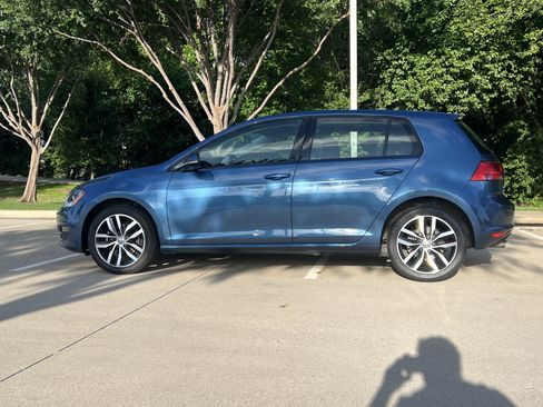 Used 2017 Volkswagen Golf 4-Door FWD image 7