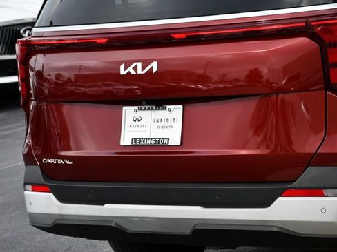Used 2025 Kia Carnival FWD image 28