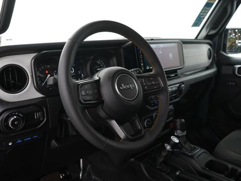 Used 2024 Jeep Wrangler Unlimited AWD/4WD image 25