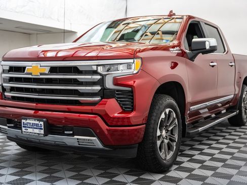 Used 2024 Chevrolet Silverado 1500 High Country w/ Technology Package AWD/4WD image 3