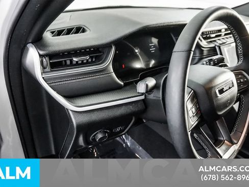 Used 2025 Jeep Grand Cherokee Altitude AWD/4WD image 33