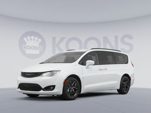 Used 2020 Chrysler Pacifica Touring-L FWD image 1