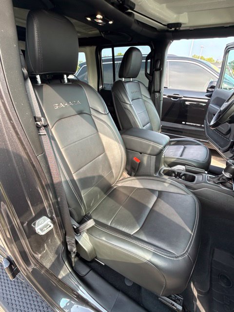 Used 2022 Jeep Wrangler Unlimited Sahara w/ Cold Weather Group AWD/4WD image 31
