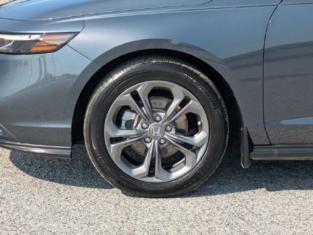 Used 2023 Honda Accord EX image 11