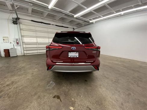 Used 2020 Toyota Highlander Platinum image 5