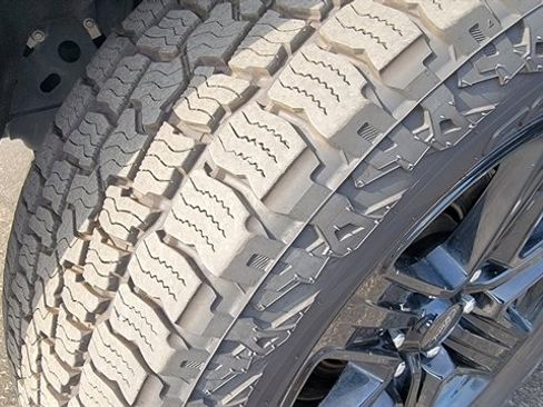 Used 2020 Ford Expedition XLT w/ Equipment Group 202A image 9