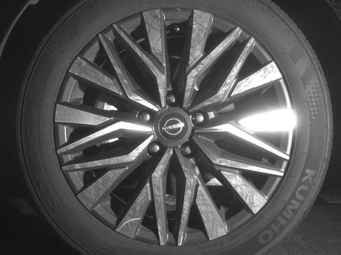 Used 2025 Nissan Altima 2.5 SV FWD image 12