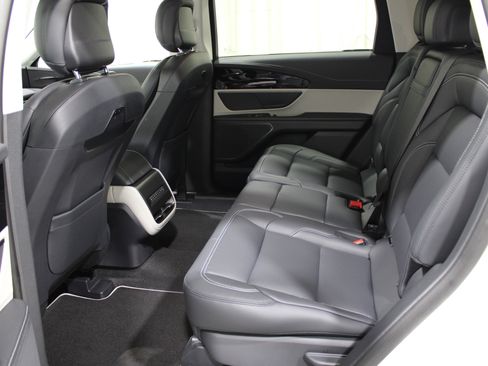 Used 2025 Lincoln Nautilus Premier AWD/4WD image 16