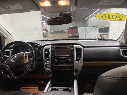 Used 2016 Nissan Titan SL image 22