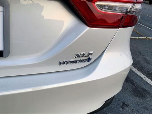 Used 2020 Toyota Camry XLE w/ Sunroof Package FWD image 10