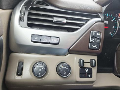 Used 2019 Chevrolet Suburban Premier image 38