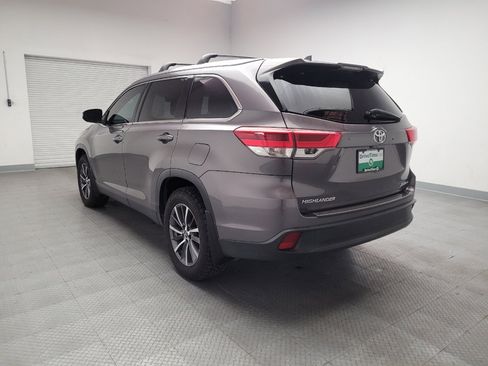 Used 2019 Toyota Highlander XLE w/ Carpet Mat Package (TMS) image 5