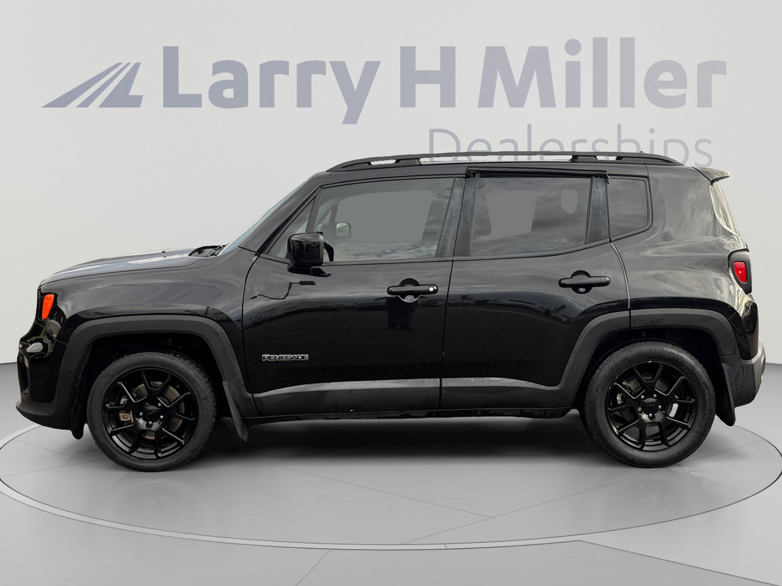Used 2020 Jeep Renegade Latitude FWD image 2