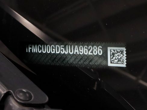 Certified 2018 Ford Escape SE image 32