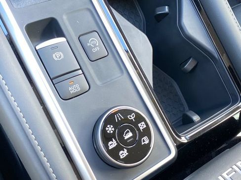 New 2026 Nissan Pathfinder SV AWD/4WD image 19