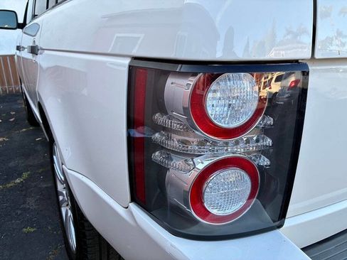 Used 2010 Land Rover Range Rover HSE LUX image 21