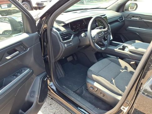 Used 2025 GMC Acadia Elevation AWD/4WD image 9