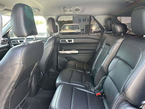 Used 2022 Ford Explorer XLT w/ Equipment Group 202A AWD/4WD image 30