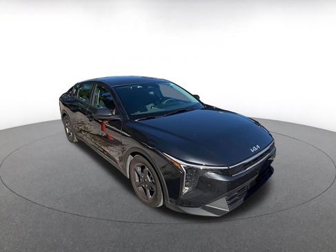 Used 2025 Kia K4 LXS image 2