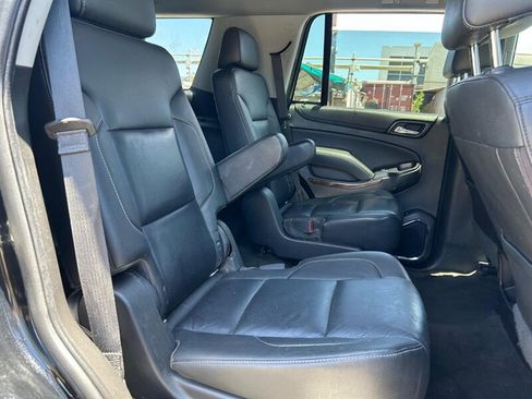 Used 2018 Chevrolet Tahoe LT w/ Luxury Package RWD image 17