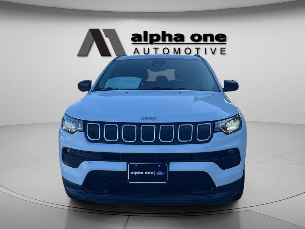 Used 2022 Jeep Compass Latitude w/ Convenience Group FWD image 2