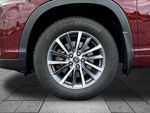 Used 2018 Toyota Highlander XLE AWD/4WD image 38