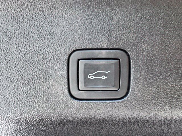 Used 2024 GMC Yukon XL Denali AWD/4WD image 9