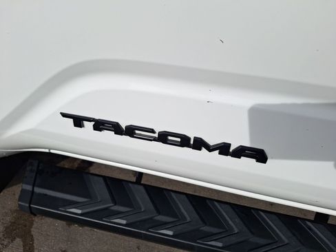 Used 2025 Toyota Tacoma TRD Off-Road image 14
