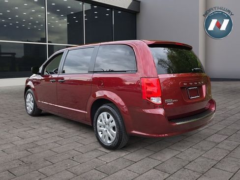 Used 2019 Dodge Grand Caravan SE FWD image 3