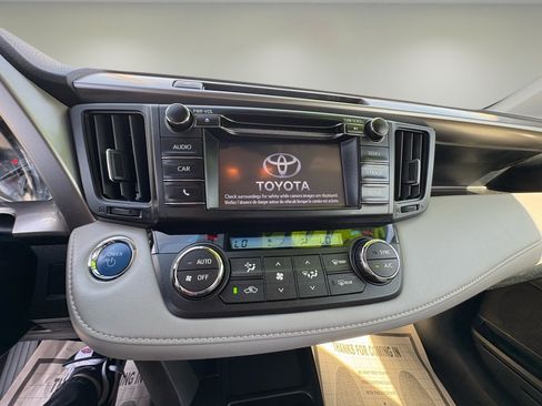 Used 2018 Toyota RAV4 LE Plus image 20