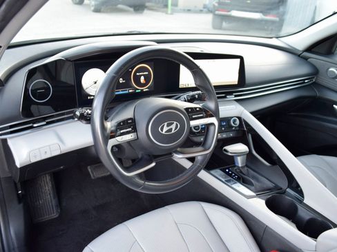 Used 2024 Hyundai Elantra Limited image 19