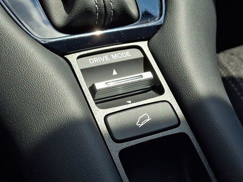 Used 2025 Honda HR-V LX image 23