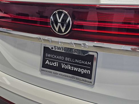 Used 2025 Volkswagen Atlas SE AWD/4WD image 15