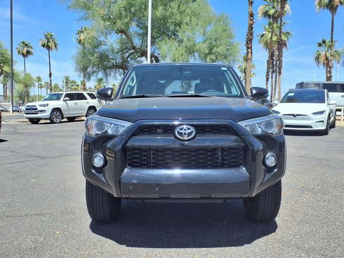 Used 2018 Toyota 4Runner SR5 Premium AWD/4WD image 2
