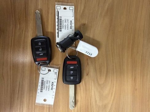 Used 2017 Honda Civic Sport image 5